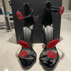 **S O L D ** Giuseppe Zanotti Harmony Bouche Lips